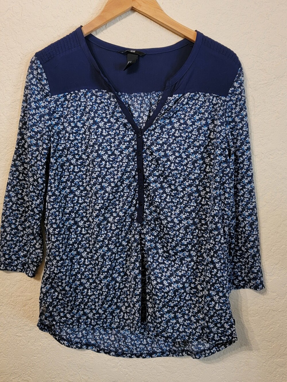 H&M Navy Blue Floral Ditsy Blouse 3/4 Sleeve V-Neck Top Sz M